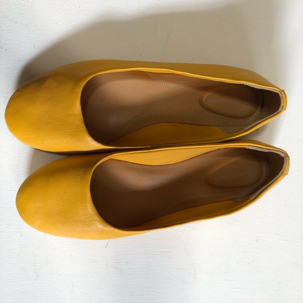 Hush Puppies ballet flats in yellow size 8